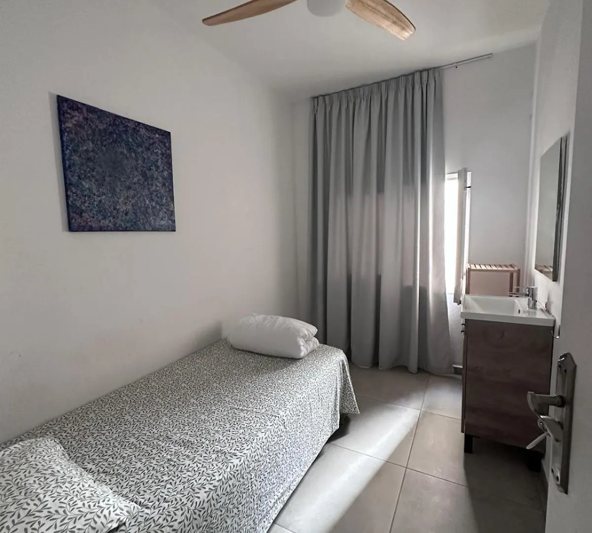 Cisne By Nest Hostel San Antonio  Spain